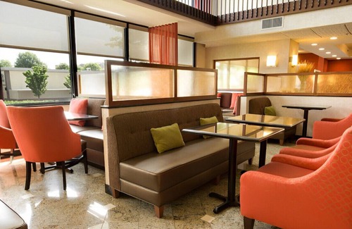 University Place Casa | Deluxe Rm for Your Family Vacation!Pet-Friendly