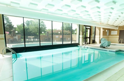 University Place Casa | Deluxe Rm for Your Family Vacation!Pet-Friendly