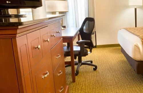 University Place Casa | Deluxe Rm for Your Family Vacation!Pet-Friendly