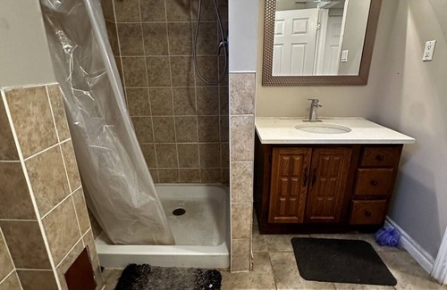 Rosemount Casa | Deluxe Room Close to Restaurants, Plaza, Shopping, Gym & Colleges