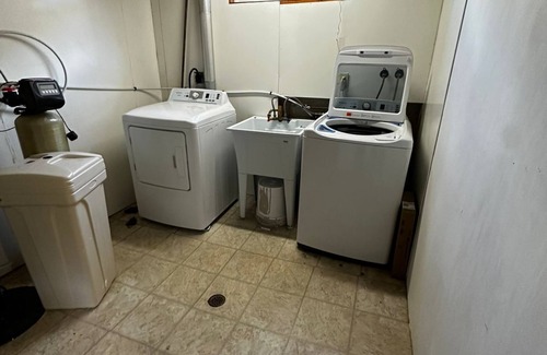 Rosemount Casa | Deluxe Room Close to Restaurants, Plaza, Shopping, Gym & Colleges