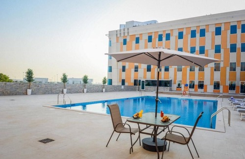 Academic City Apartamento | Deluxe Room Near University of Birmingham Dubai