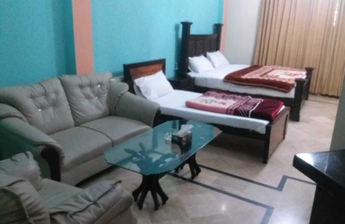 G-8 Sector Casa | Deluxe room with extra single bed