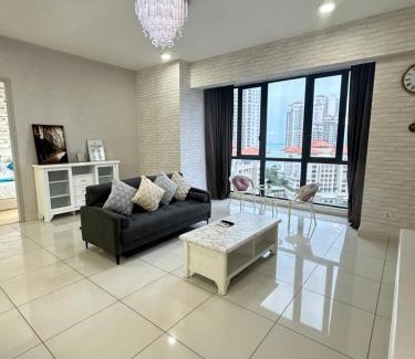 Seri Tanjung Pinang Apartamento | Deluxe Seaview Suite Tripe Bed with bath tub 13A