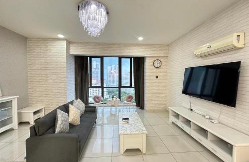 Seri Tanjung Pinang Apartamento | Deluxe Seaview Suite Tripe Bed with bath tub 13A