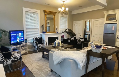 West Newton Casa | Deluxe Spacious 2-bedroom 2-story with gas fireplace Guest House