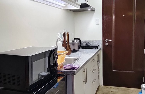 Binan City Condominio | Deluxe Studio - Fast WiFi, 55" UHD TV with Netflix & Prime Video, Free Pool