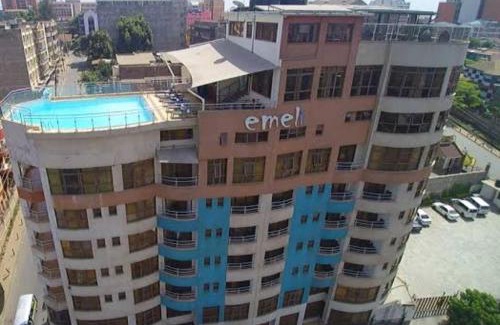 Ngara West Apartamento | DELUXE STUDIO with rooftop pool