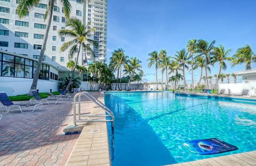 Mid Beach Apartamento | Deluxe Studios and Apartments at the Casablanca