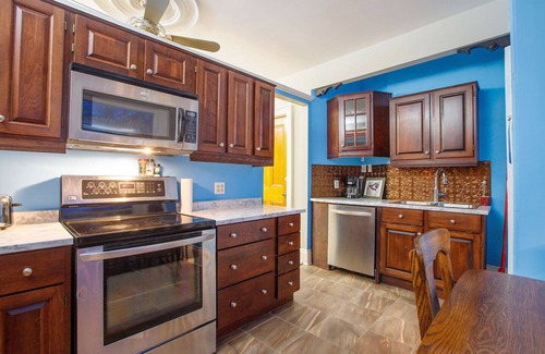 Queens Apartamento | Deluxe suite, double whirlpool bath, 4 poster queen bed