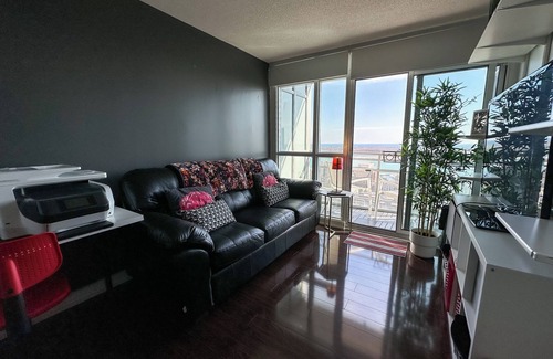 CityPlace Apartamento | Deluxe Suites Near CN Tower Rogers Centre Ripley's & Lake views & Free Parking