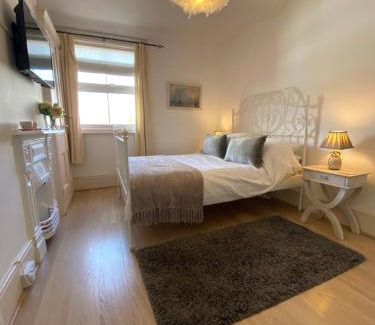 Henley Apartamento | Deluxe Three Bed BnB in Henley-on-Thames near Station River & Town Centre