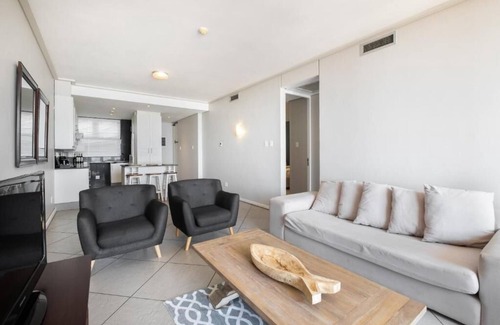 Durban Apartamento | Deluxe Three-Bedroom Apartment with Sea View
