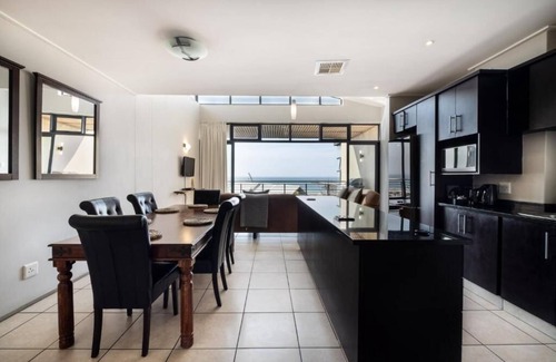 Durban Apartamento | Deluxe Three-Bedroom Apartment with Sea View