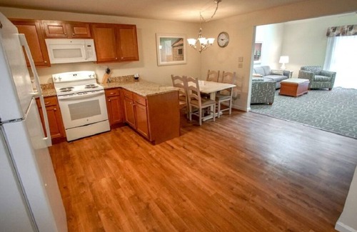 Mashpee Casa | Deluxe townhouse at the charming Sea Mist Resort Resort with swimming pool