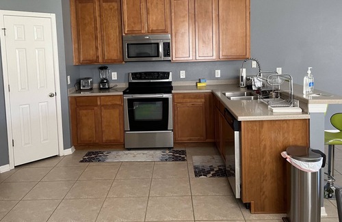 Riverview Casa | Deluxe Townhouse in a Cul de Sac