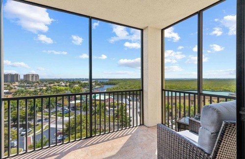 Cape Harbour Condominio | Deluxe Views Condo Cape Coral Dining & Activities!