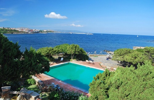 Stintino Villa | Villa de lujo frente al mar con piscina privada y jacuzzi