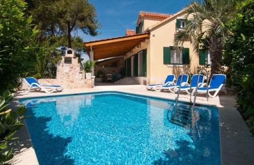 Supetar Villa | Deluxe Villa Sirena on the beach with Pool