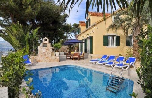 Supetar Villa | Deluxe Villa Sirena on the beach with Pool