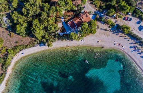 Supetar Villa | Deluxe Villa Sirena on the beach with Pool