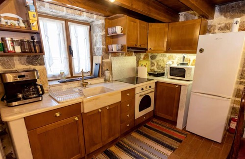 Ermionida Cabaña | Demis and Sofias cozy House with indoor fireplace