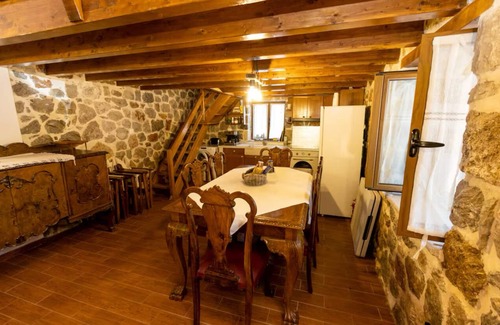 Ermionida Cabaña | Demis and Sofias cozy House with indoor fireplace