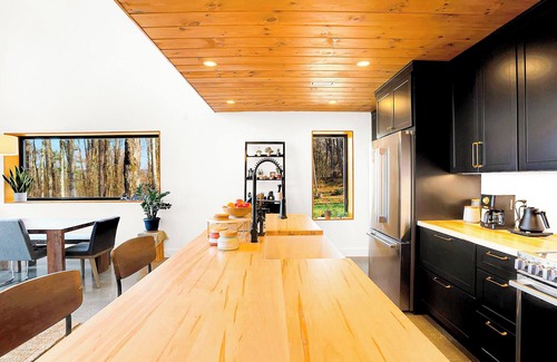 Brainard Cabina | Den Outdoors Cabin With STUNNING Adirondack Views - EV charging available