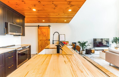 Brainard Cabina | Den Outdoors Cabin With STUNNING Adirondack Views - EV charging available