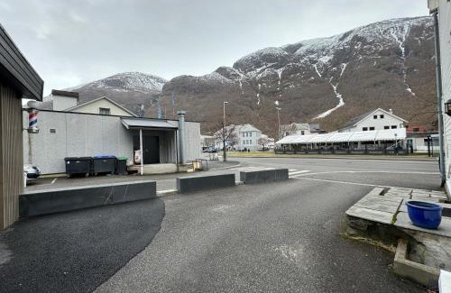 Øvre Ardal Apartamento | Den Vesle Sjarmøren As The most central place in Årdal ! Free Parking on the site !
