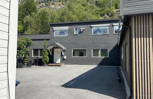 Øvre Ardal Apartamento | Den Vesle Sjarmøren As The most central place in Årdal ! Free Parking on the site !