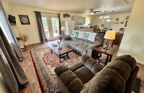 Healy Casa | Denali National Park 2 King Bedroom Hideaway with
