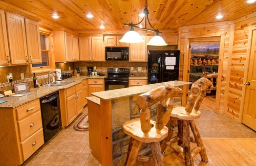 Broken Bow Cabina | Denali Private Cabin Includes Xbox, Hot Tub, and Stone Pizza Oven by Redawning