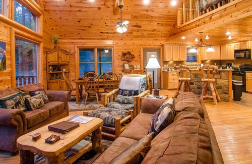 Broken Bow Cabina | Denali Private Cabin Includes Xbox, Hot Tub, and Stone Pizza Oven by Redawning