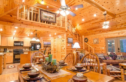 Broken Bow Cabina | Denali Private Cabin Includes Xbox, Hot Tub, and Stone Pizza Oven by Redawning