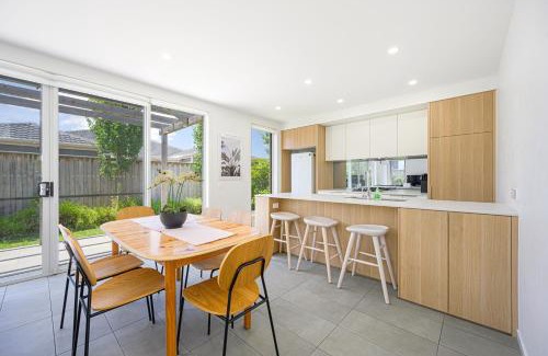 Denham Court Casa | Denham Court Adorable 4Br house with Wifi &Parking