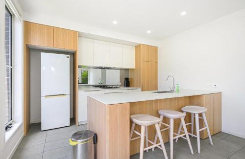 Denham Court Casa | Denham Court Adorable 4Br house with Wifi &Parking