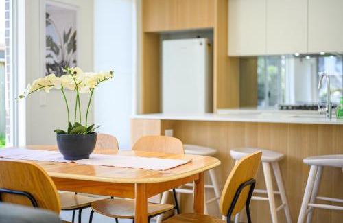 Denham Court Casa | Denham Court Adorable 4Br house with Wifi &Parking