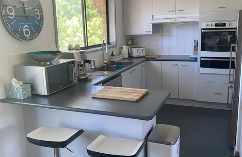 Denhams Beach Casa | Denhams Beach House (with tennis court/pool/wifi!)