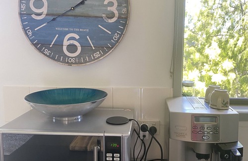 Denhams Beach Casa | Denhams Beach House (with tennis court/pool/wifi!)