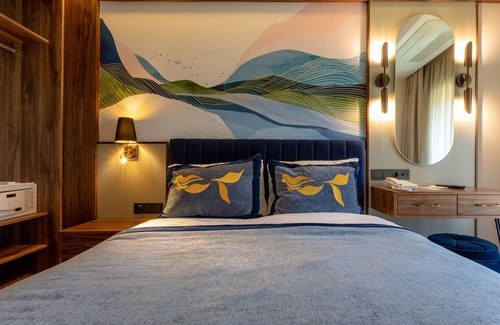 Bayraklı Hotel | DENİZ KIZI