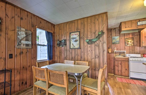 Dent Cabina | Dent Cabin on Star Lake w/ Dock, Deck, Dining