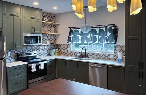 Denton Casa | Denton Newly Renovated 4bed 3bath 2washer/dryers
