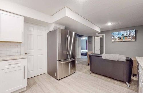 Twin Lakes Casa | Remodel 2 King Beds Lower Unit with Large Backyard