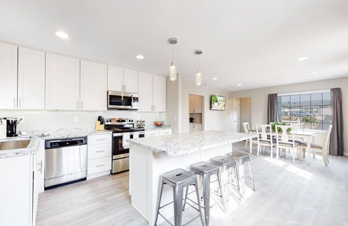 Twin Lakes Casa | Denver 3 King Beds Remodeled Near Park and Fun