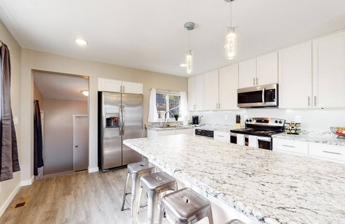 Twin Lakes Casa | Denver 3 King Beds Remodeled Near Park and Fun
