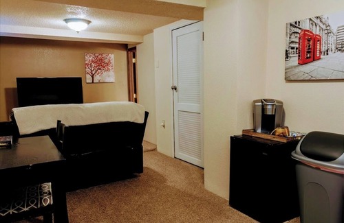 Berkeley Casa | Denver Couples Retreat. Close to Red Rocks, Empower Field & Ball Arena