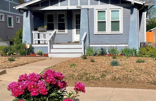 Berkeley Casa | Denver Couples Retreat. Close to Red Rocks, Empower Field & Ball Arena