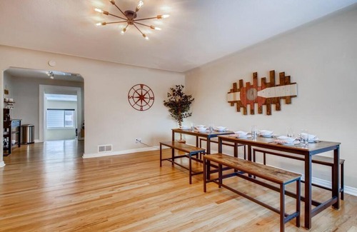 Denver Casa | Denver Den for 10- “Amazing place for groups!”