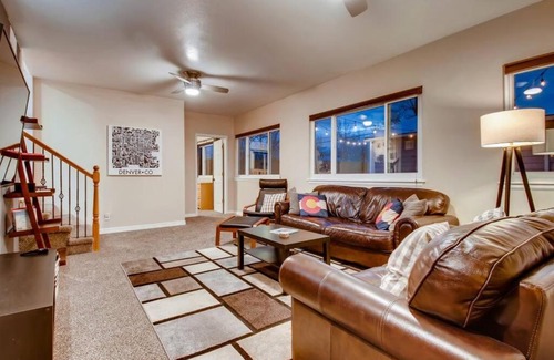 Denver Casa | Denver Den for 10- “Amazing place for groups!”